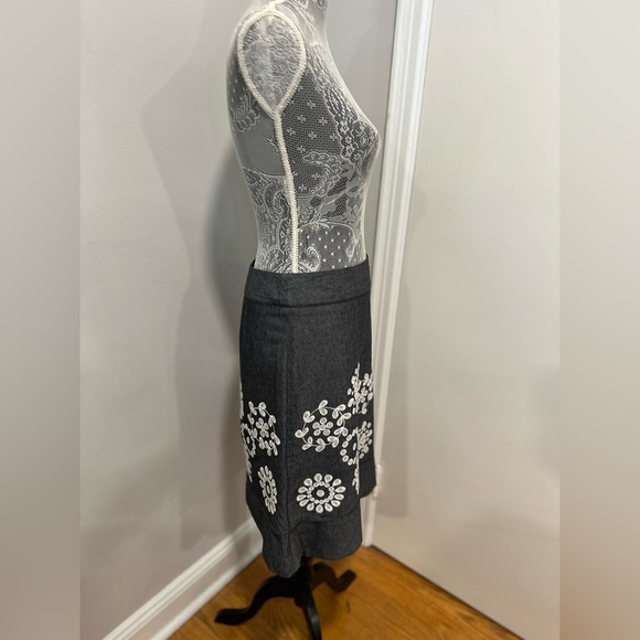Ann Taylor Women Sz: 4 Embroidered Skirt Dark Gray A-Line Lined Floral. - Picture 13 of 14